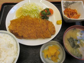 ���[�X����H