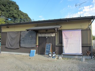 ���s�D��996-6�@04-7128-6684�@11:30�`14:00�A17:30�`21:00�@�ؗj�@P